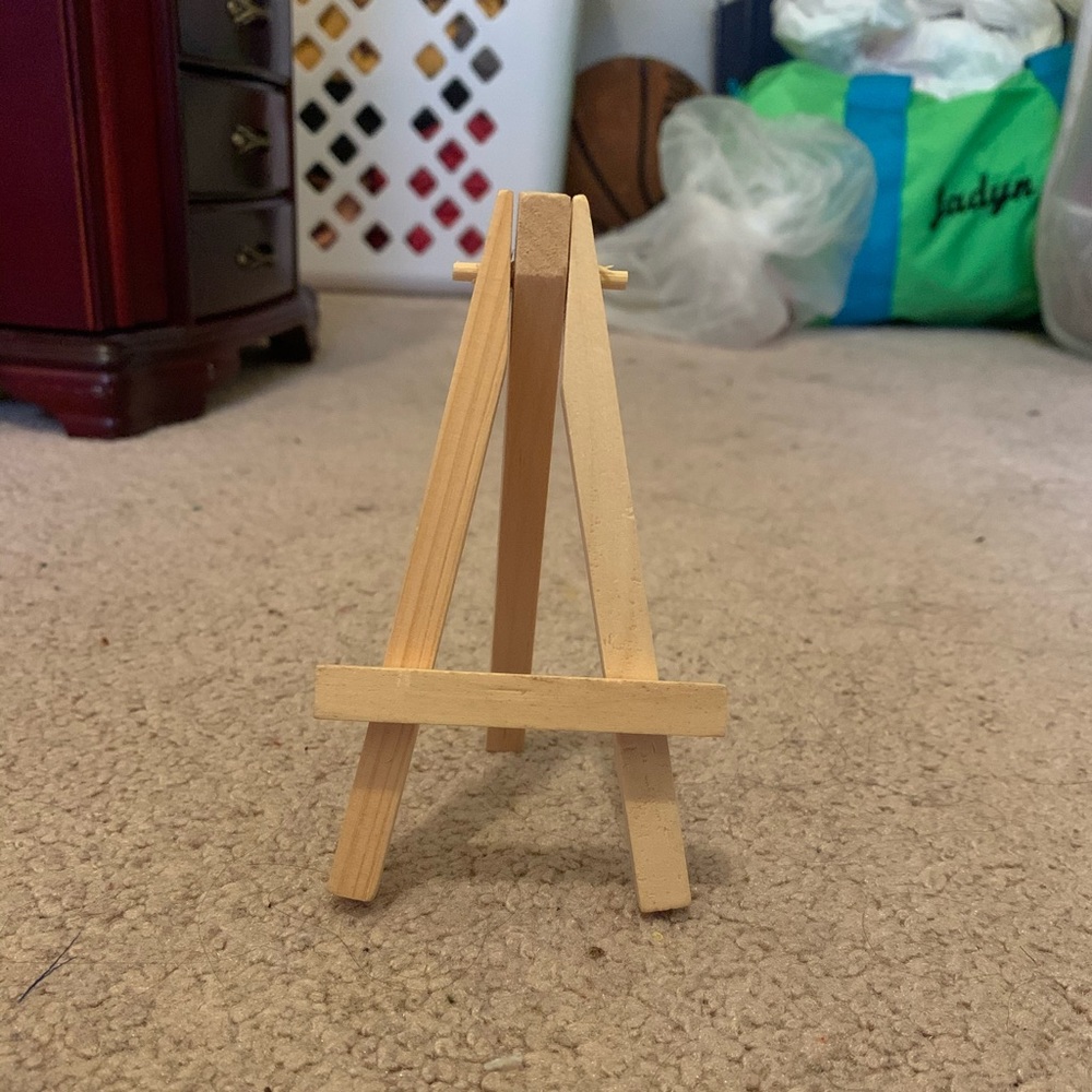 Mini easel